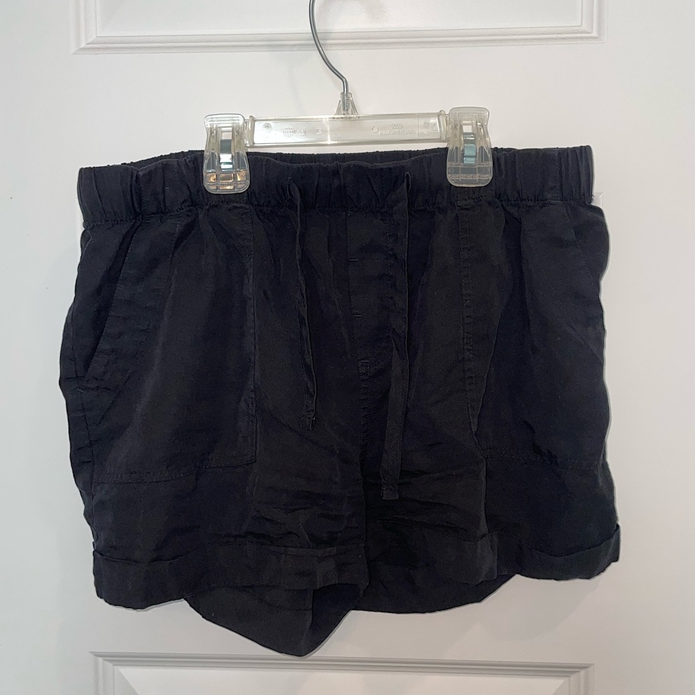 Love Tree, Size Medium, Black Shorts